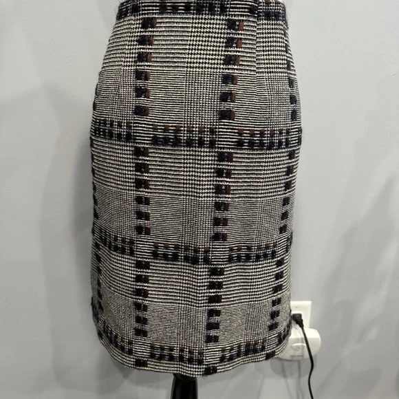 Worth Black/White wool tweed skirt w/navy/brown; zipper front kick; like new! - Picture 3 of 7